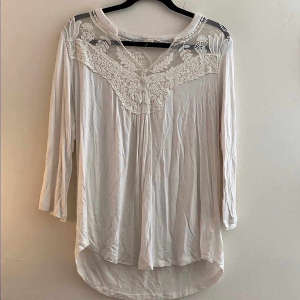 Super soft white quarter sleeve top